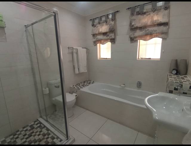 4 BEDROOM HOUSE FOR SALE IN THREE RIVERS EAST